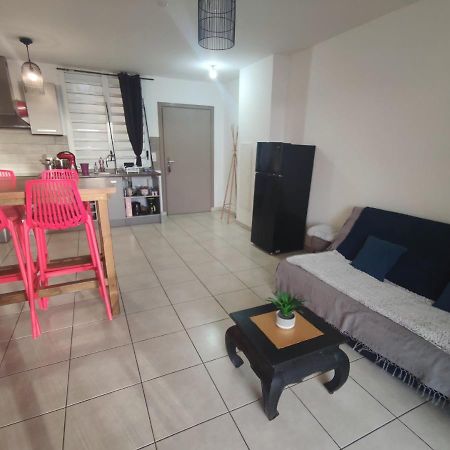 Location Saisonniere Meublee F2 St Leu Face Ocean A 1 Min Plage Leilighet Saint-Leu Eksteriør bilde