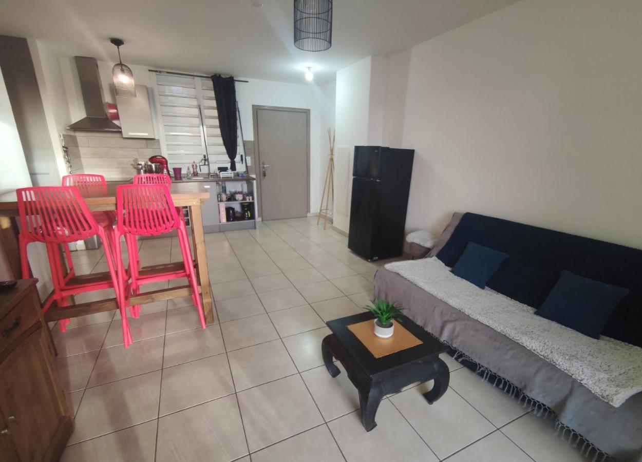 Location Saisonniere Meublee F2 St Leu Face Ocean A 1 Min Plage Leilighet Saint-Leu Eksteriør bilde
